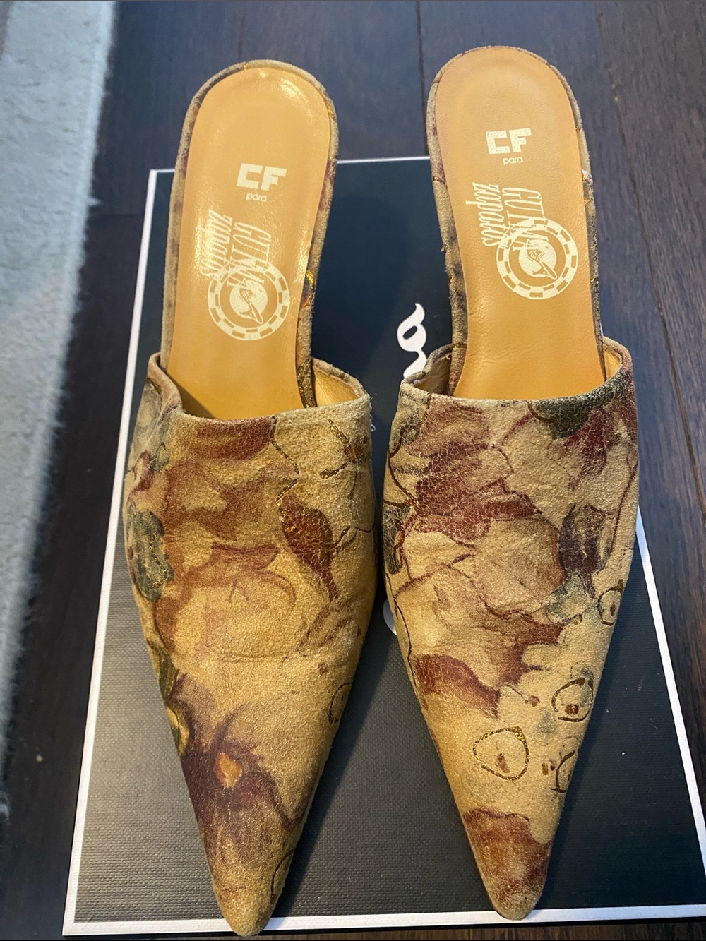 Floral Pointed-Toe Mule - Gold/Brown